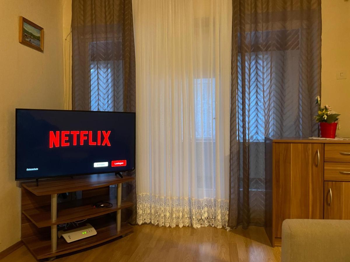 Cheap Outlet Center Apartment With Pool Parndorf Bagian luar foto
