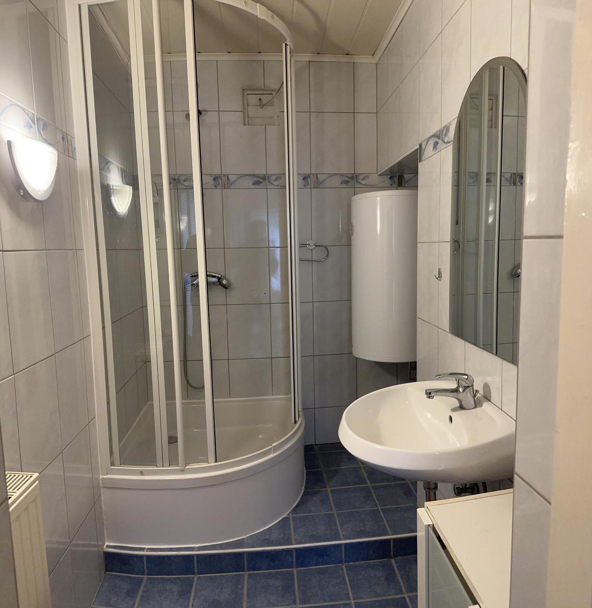 Cheap Outlet Center Apartment With Pool Parndorf Bagian luar foto